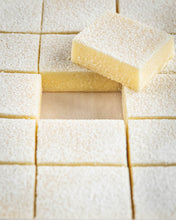 Afbeelding in Gallery-weergave laden, Divine Maia Chocolates Mini Vanilla White