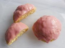 Afbeelding in Gallery-weergave laden, Divine Maia Crispy Cream Puffs Tompouce