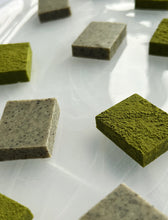 Afbeelding in Gallery-weergave laden, Divine Maia Chocolates matcha x black sesame

