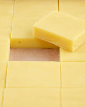 Afbeelding in Gallery-weergave laden, Divine Maia Chocolates Passion Fruit
